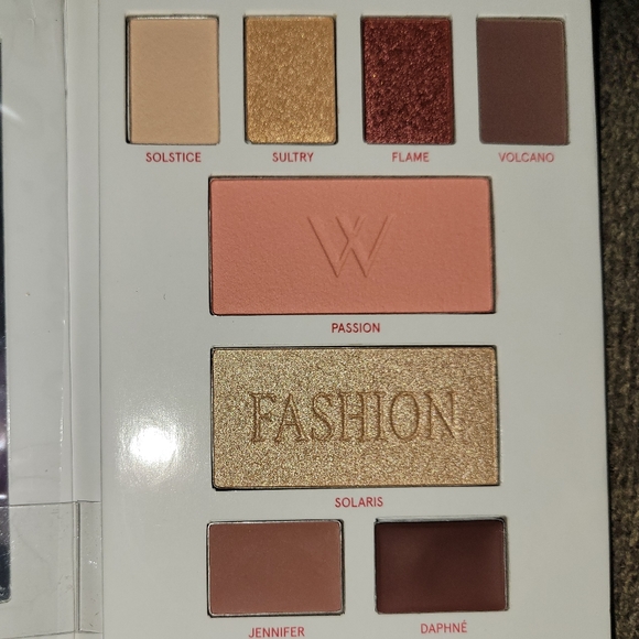 HTF☃️Face Need☃️BNIB LE Lise Watier x FASHION Soul On Fire Face Palette! Gorg!! - Picture 8 of 16